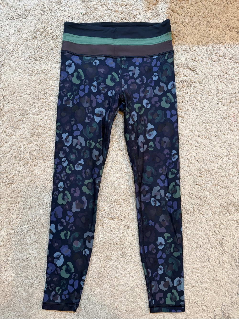 Athleta Elation 7/8 Legging Size Small